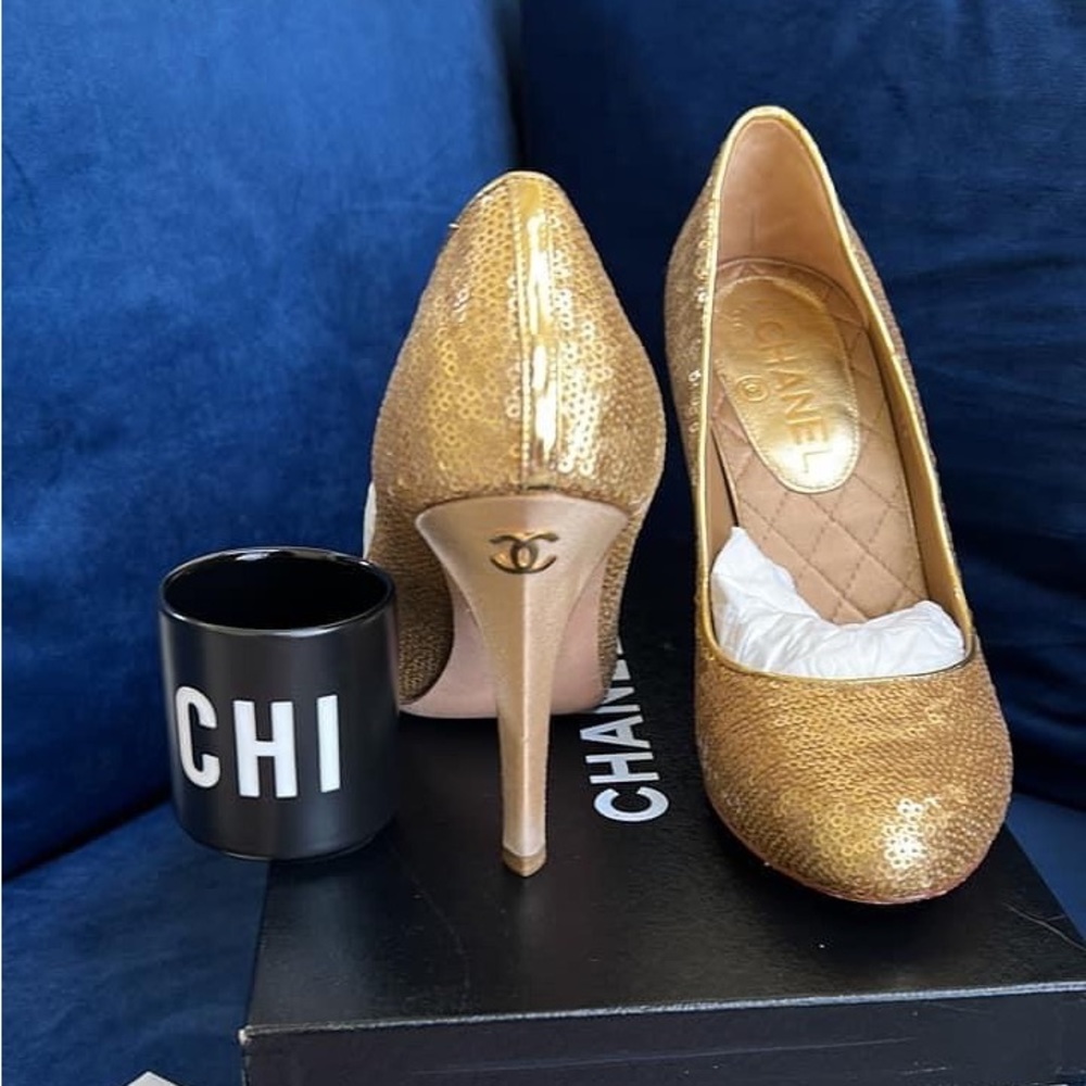 Authentic Chanel gold Escarpins sequins heels